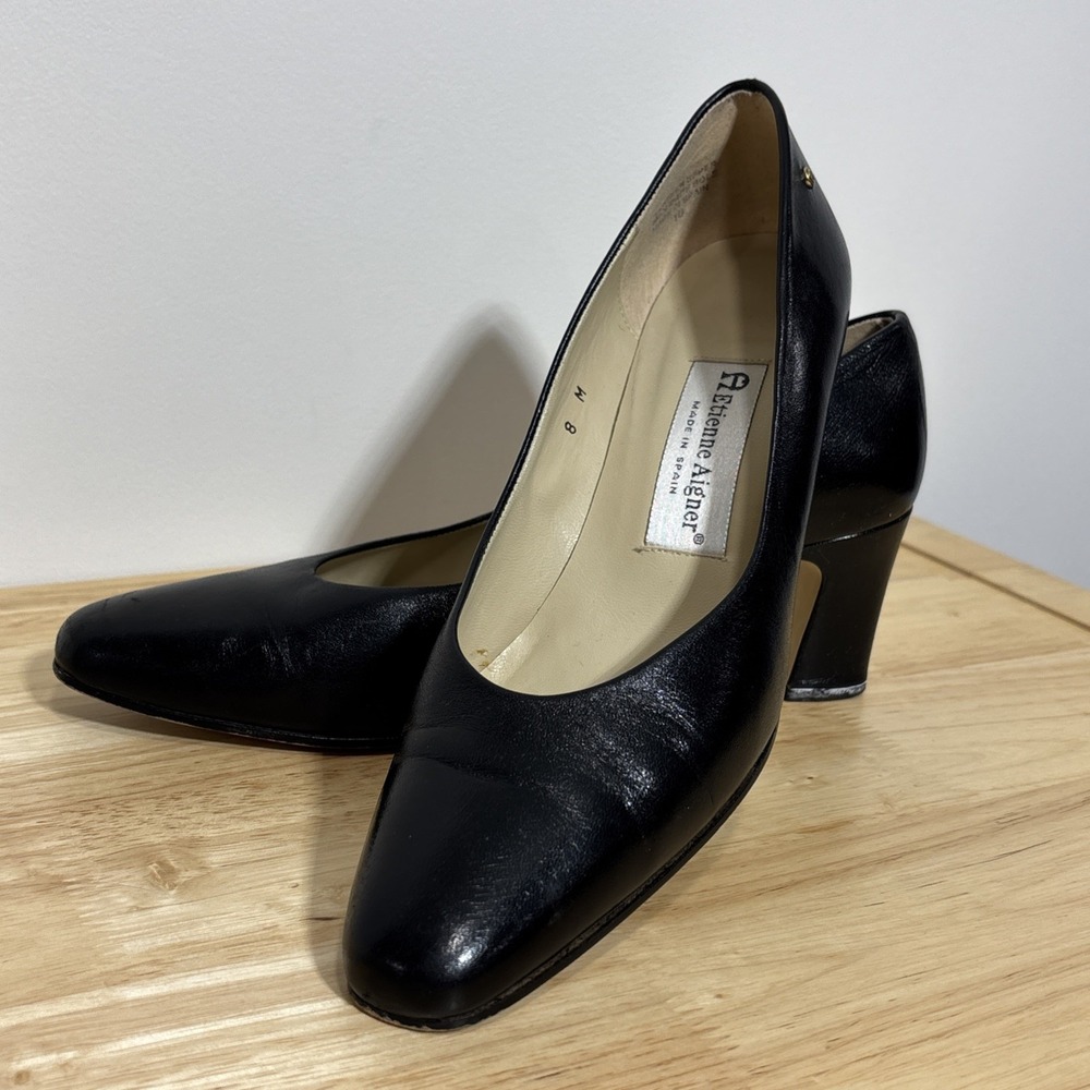 Vtg Etienne‎ Aigner Taylor Black Leather Pump Gold Emblem Old Money Size 8M